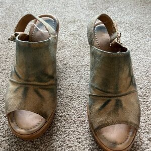 Women's Tan Peep-Toe Slingback Shoes